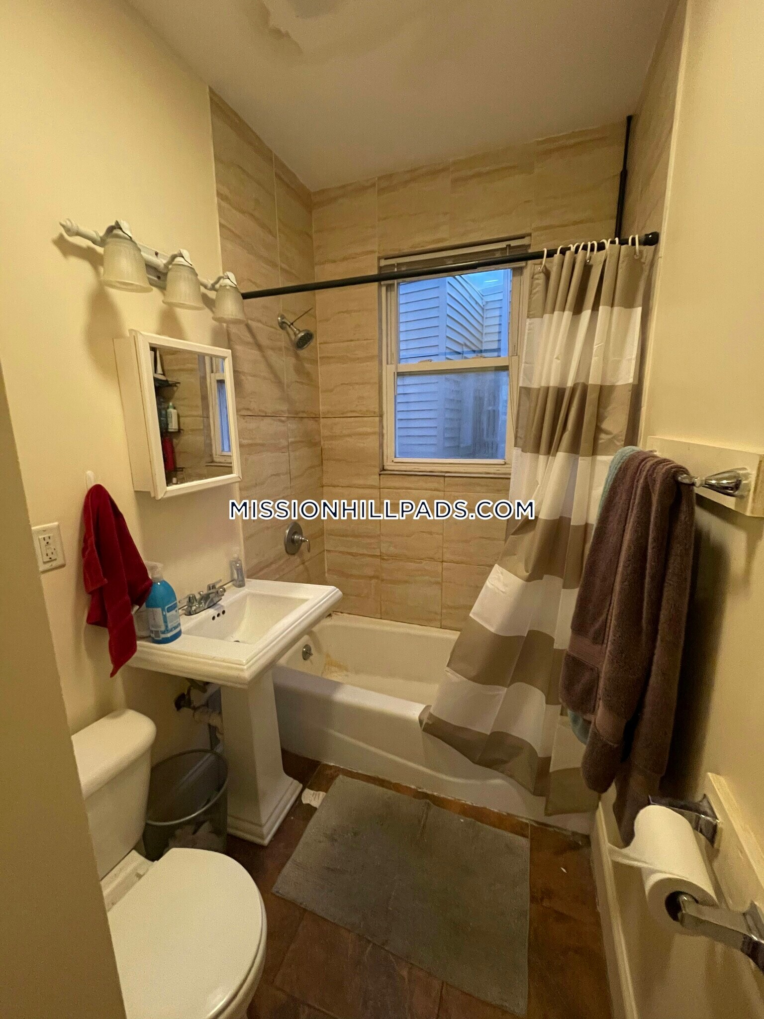 Building Photo - 731 Parker St