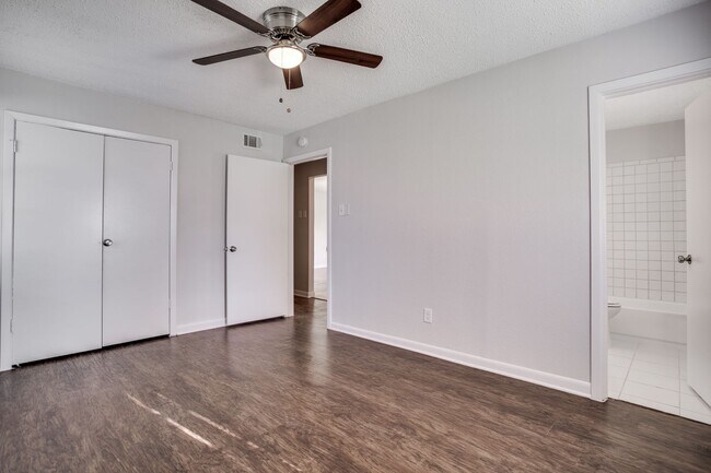 Building Photo - Cozy 3BD Home with Functional Features and...