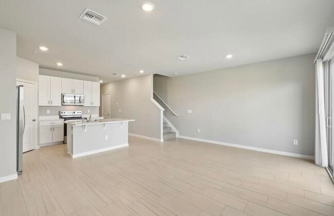 Building Photo - 526 Salisbury Cir