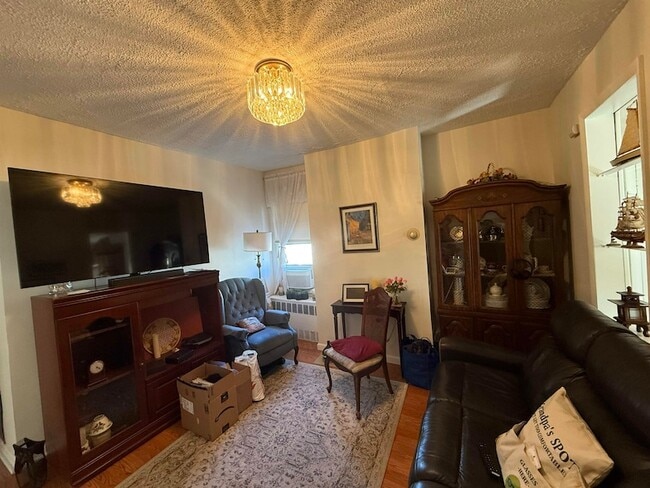 Building Photo - 609 38th St