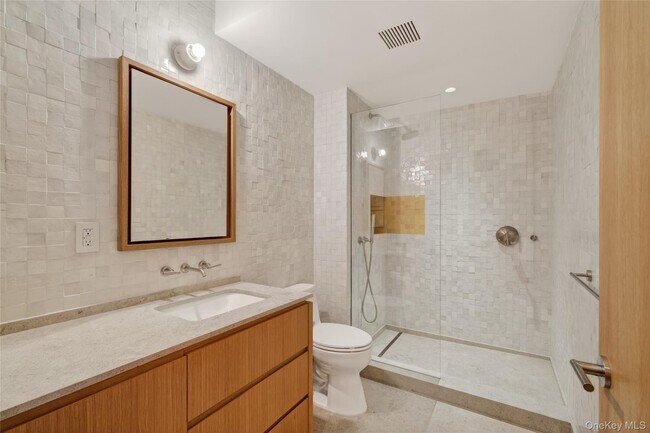 Building Photo - 316 Wall St