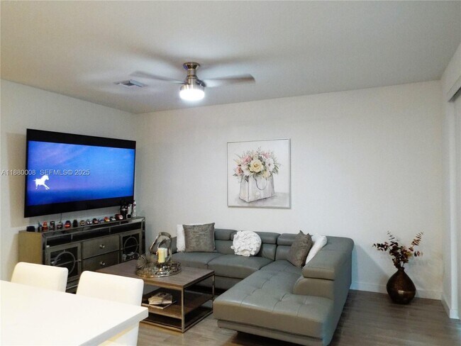 Building Photo - 2363 SE 11th St