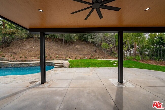 Building Photo - 18500 St Moritz Dr