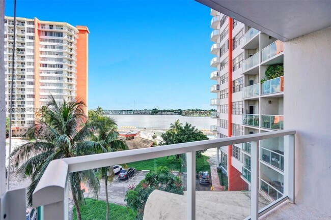 Building Photo - 1351 NE Miami Gardens Dr