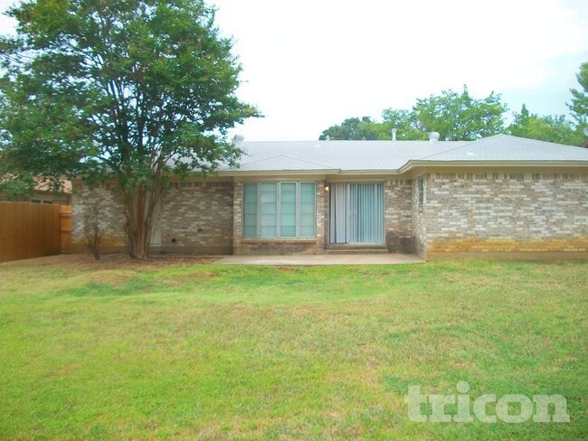 Building Photo - 1703 Sagebrush Trail