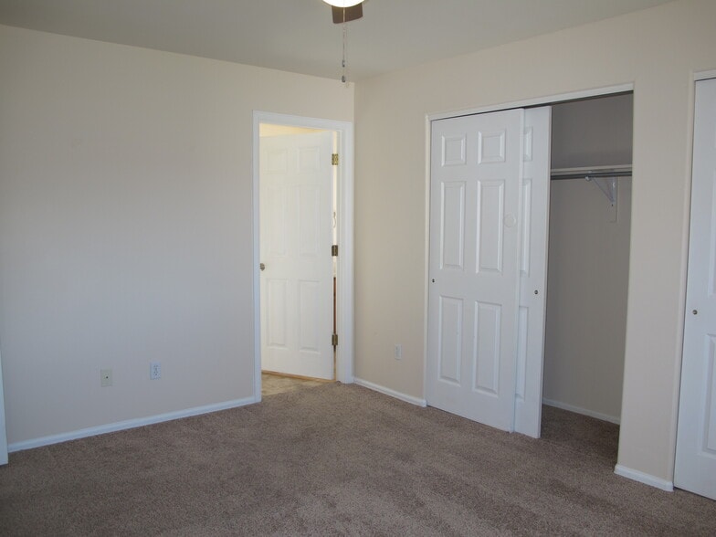 Building Photo - 1143 E Carolina Ave