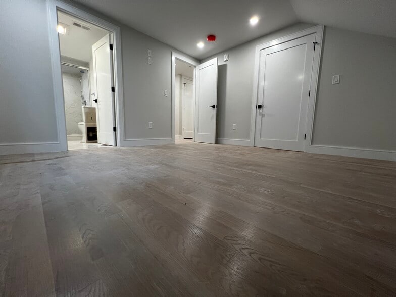Building Photo - 13 Greylock Rd