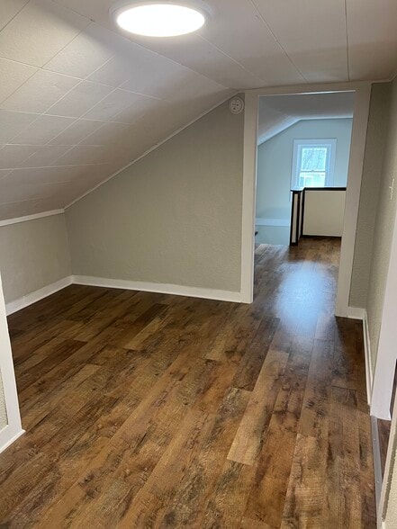 Building Photo - 420 William St