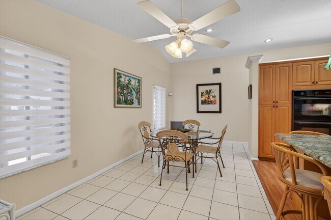 Building Photo - 2925 Riviera Dr