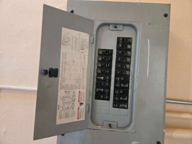 Building Photo - 3 National St