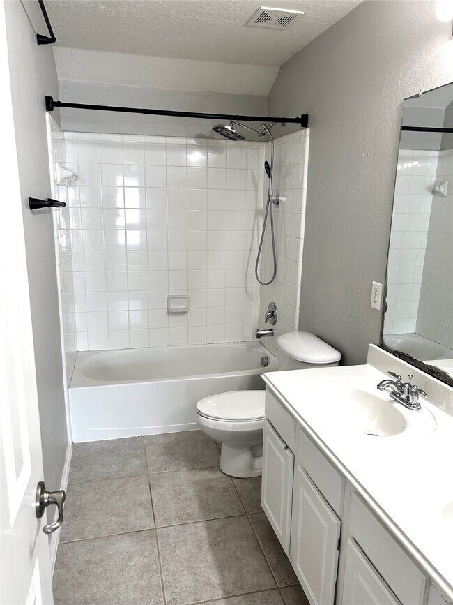 Building Photo - 19923 Malletia Dr