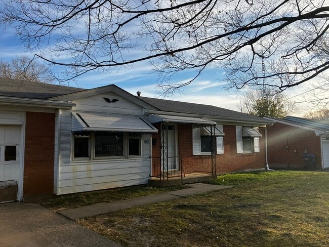 Building Photo - 7001 Green Manor Dr