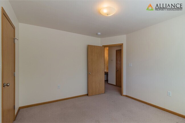 Building Photo - Vattier St. 928-30