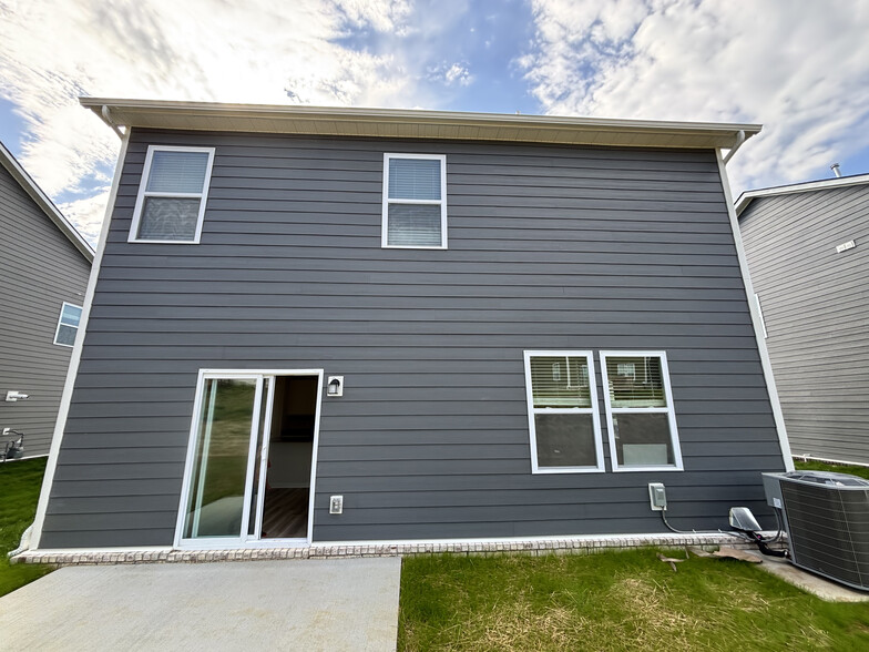 Building Photo - 572 Lyness Dr