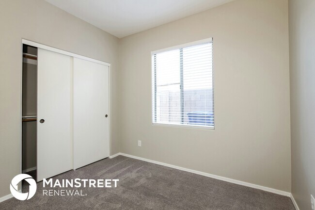 Building Photo - 12933 W Ash St