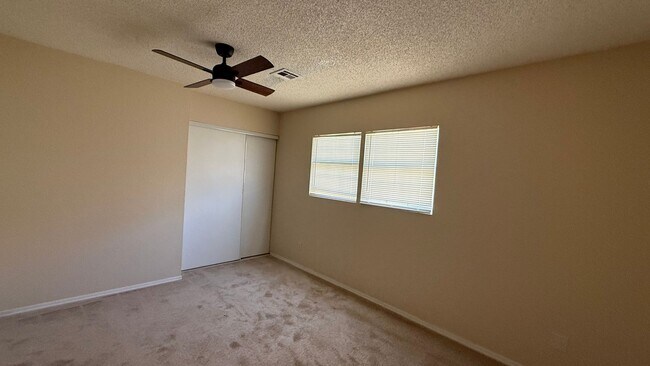 Building Photo - 2 BEDROOMS 1.5 BATHROOMS  TOWNHOUSE AVAILABLE FOR RENT !!!