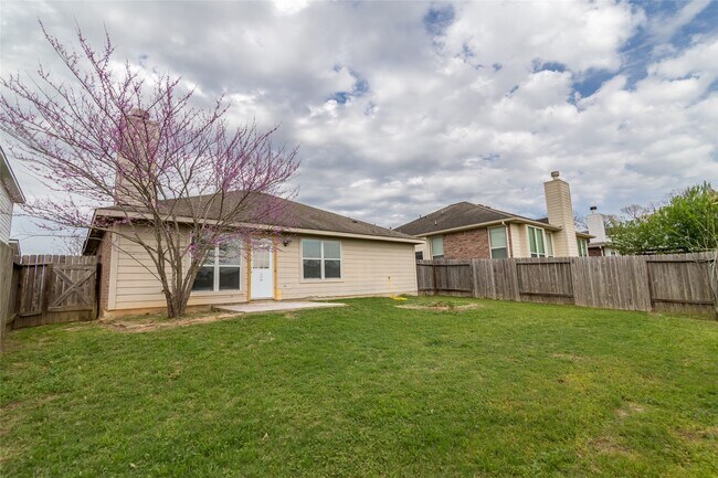 Building Photo - 2209 Highland Crossing Dr