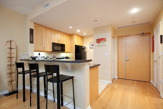 Building Photo - Fully Furnished 1 bedroom, 1 bath located ...