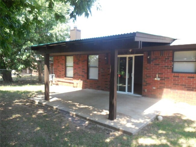 Building Photo - 12613 Whispering Hollow Dr