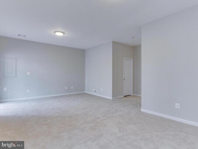 Building Photo - 9421 Van Arsdale Dr