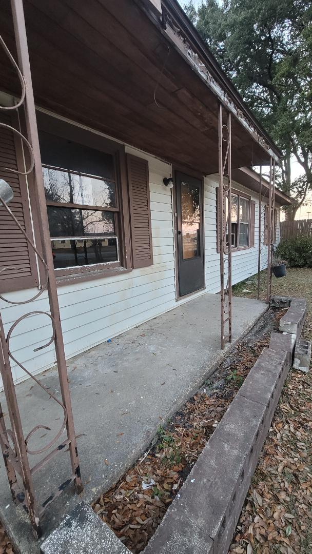 Building Photo - 2505 Cherokee Dr