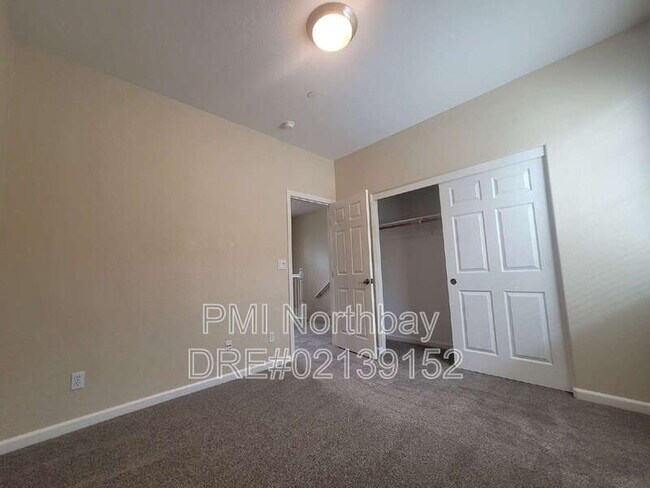 Building Photo - 119 Sunshine St