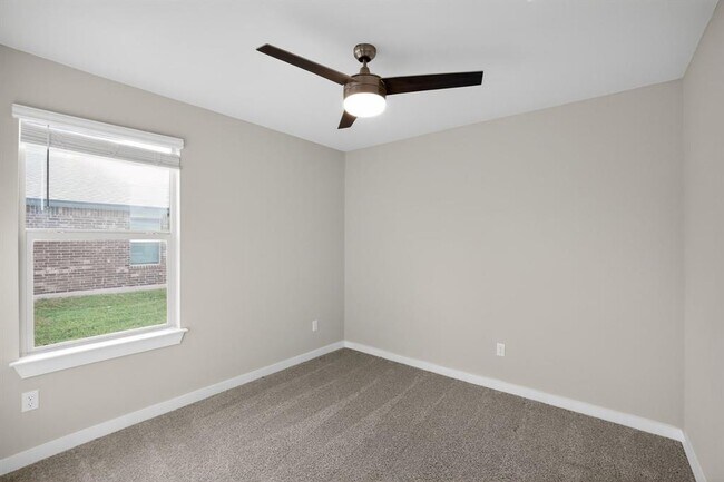 Building Photo - 116 Halford Rd