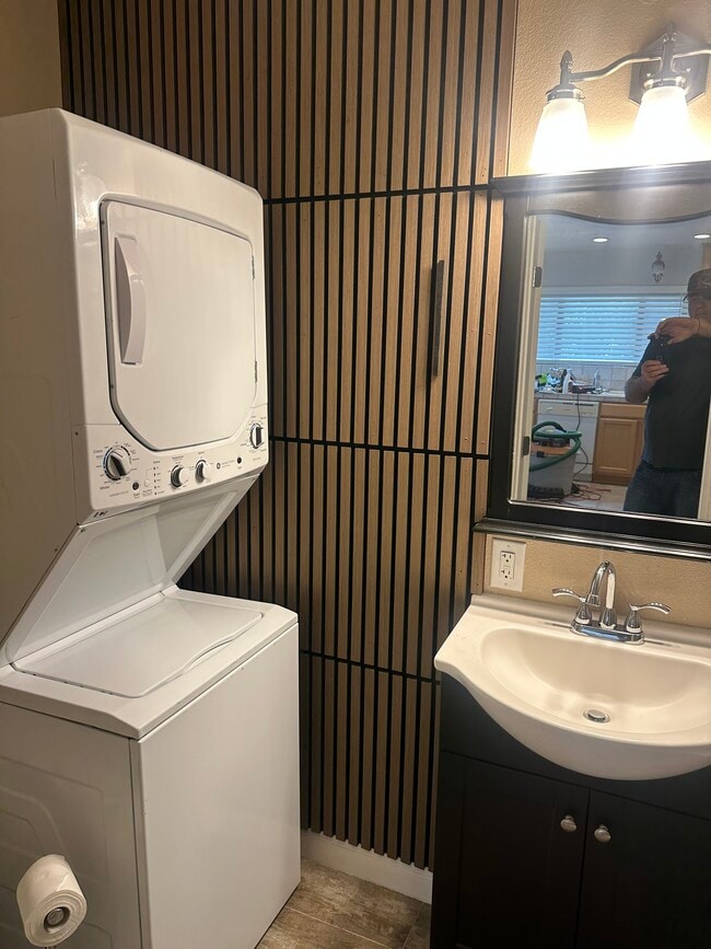 Building Photo - 1374 Olivina Ave