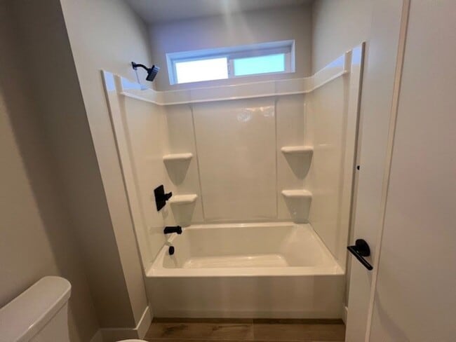 Building Photo - Newer Construction 3 Bedroom + Bonus Room ...