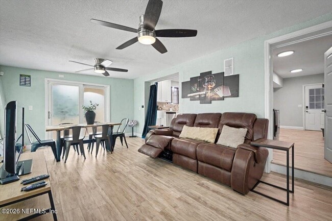 Building Photo - 719 S Shores Rd