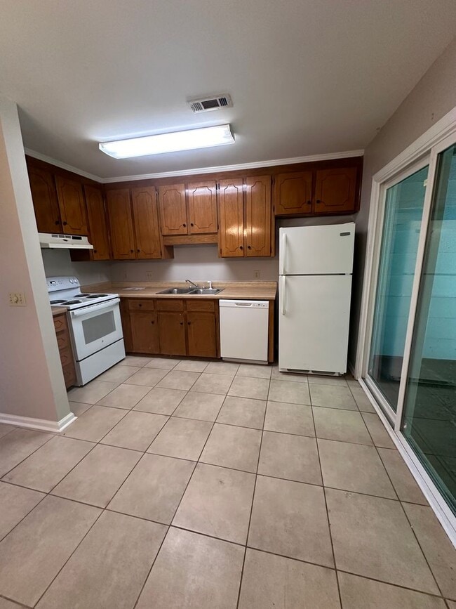 Building Photo - Daleville!   Close to the FT.  Rucker Gate!!!    LVP DOWNSTAIRS
