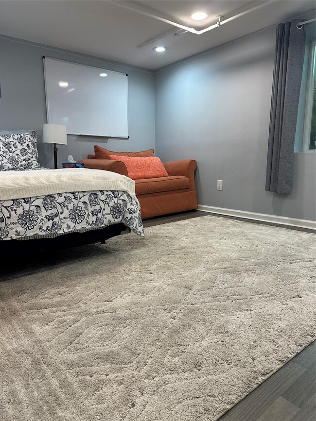 Building Photo - 291 N Little Tor Rd