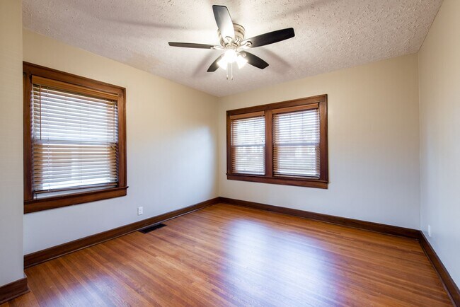 Building Photo - Charming Home in Deer Park Neighborhood