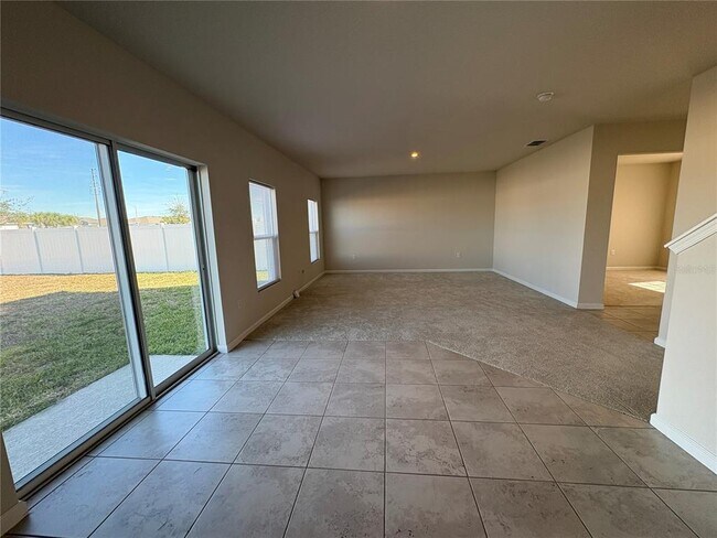 Building Photo - 1221 Lexington Ln