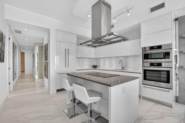 Building Photo - 155 E Boca Raton Rd