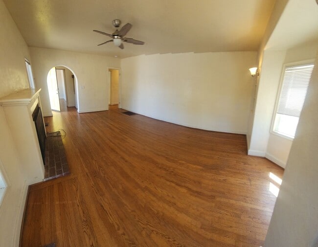 Building Photo - 7 Bedroom 3 bath home close to POLY!!!!