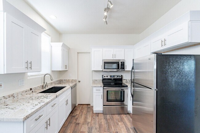 Building Photo - Move right in to your dream home!