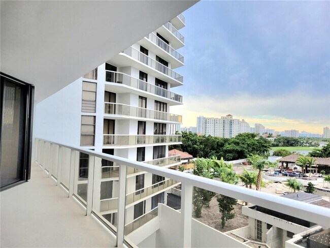 Building Photo - 20281 E Country Club Dr