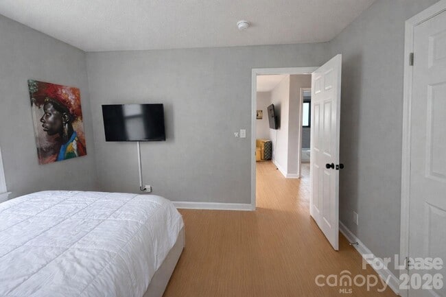 Building Photo - 316 Skyland Ave