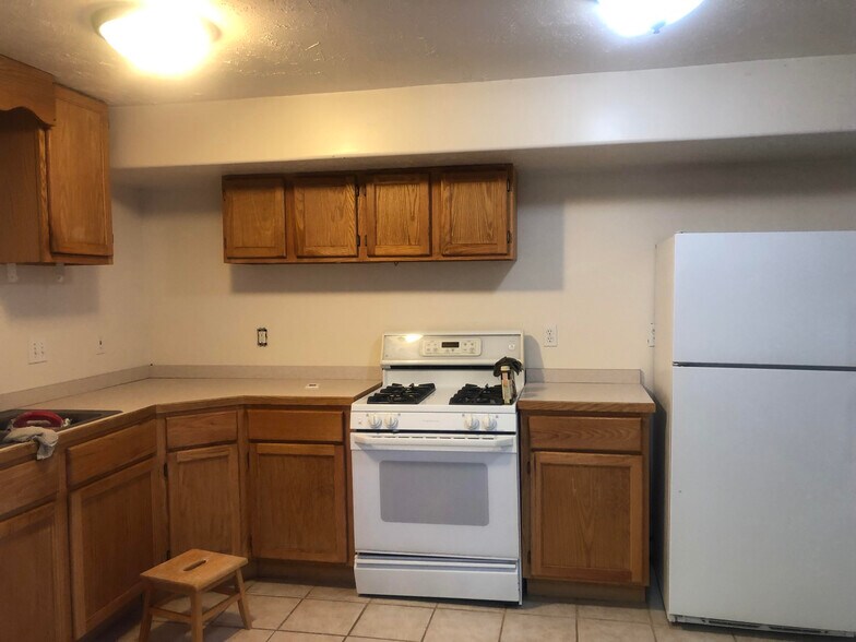 kitchen - 1255 E 110 N