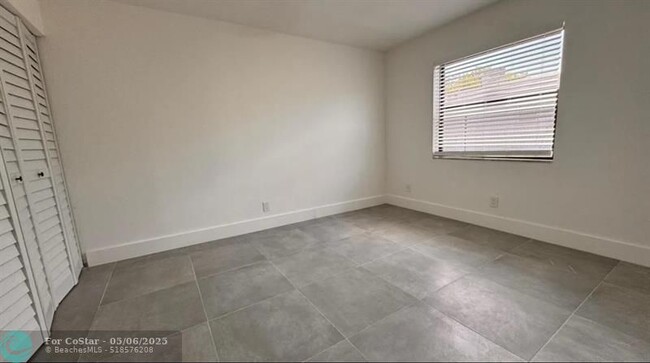 Building Photo - 1470 NW 22nd Ct
