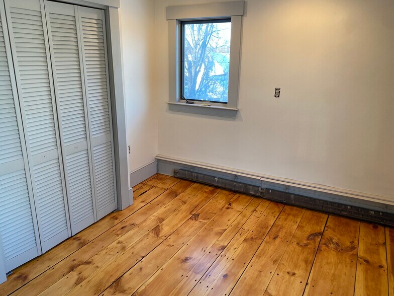 Building Photo - 5 Berry Ct