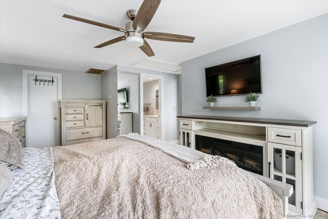 Building Photo - 4 Candlewood Birches