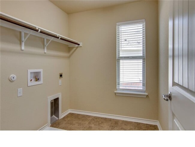 Building Photo - 14201 McCoy Lp