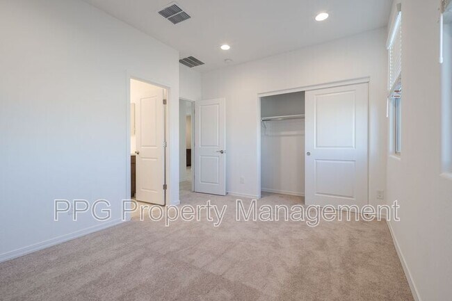 Building Photo - 11988 N 169th Ave