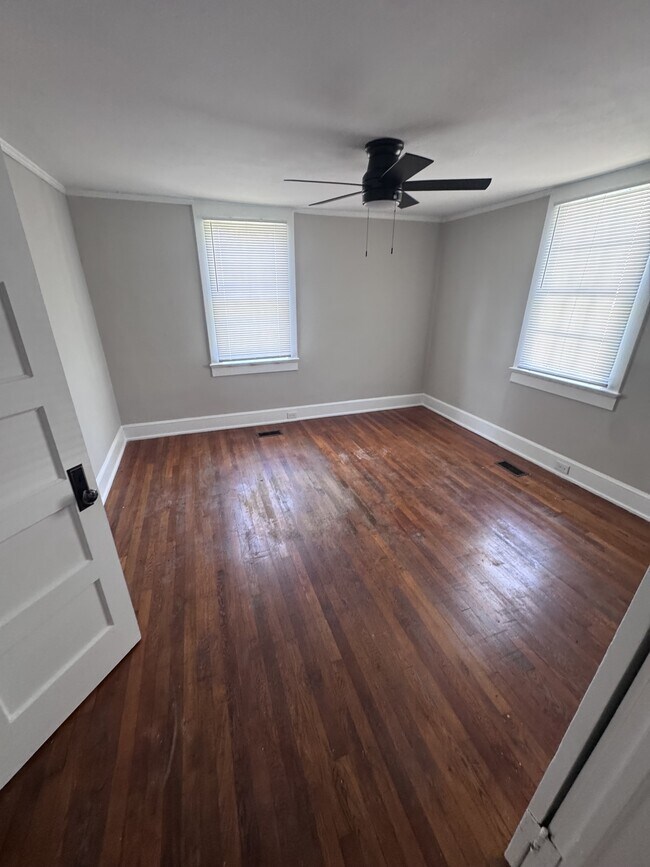 Building Photo - 105 Murray Dr