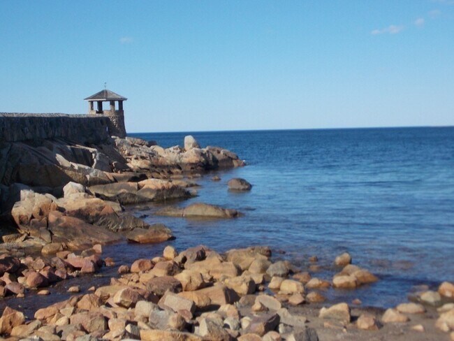 Building Photo - 25 1/2 King St