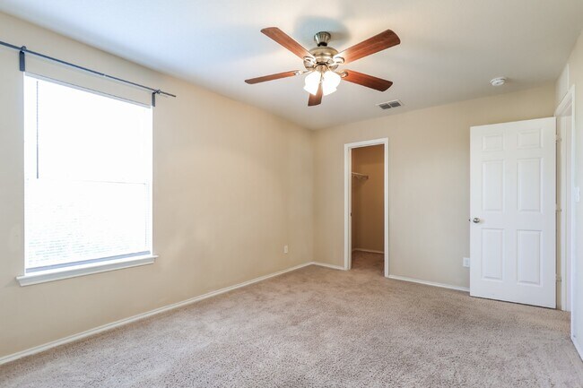 Building Photo - 24262 Invitation Oak