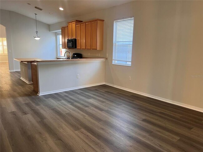 Building Photo - 1123 Napolean Way