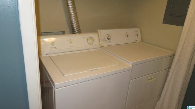 Building Photo - 3937 Montclair Rd